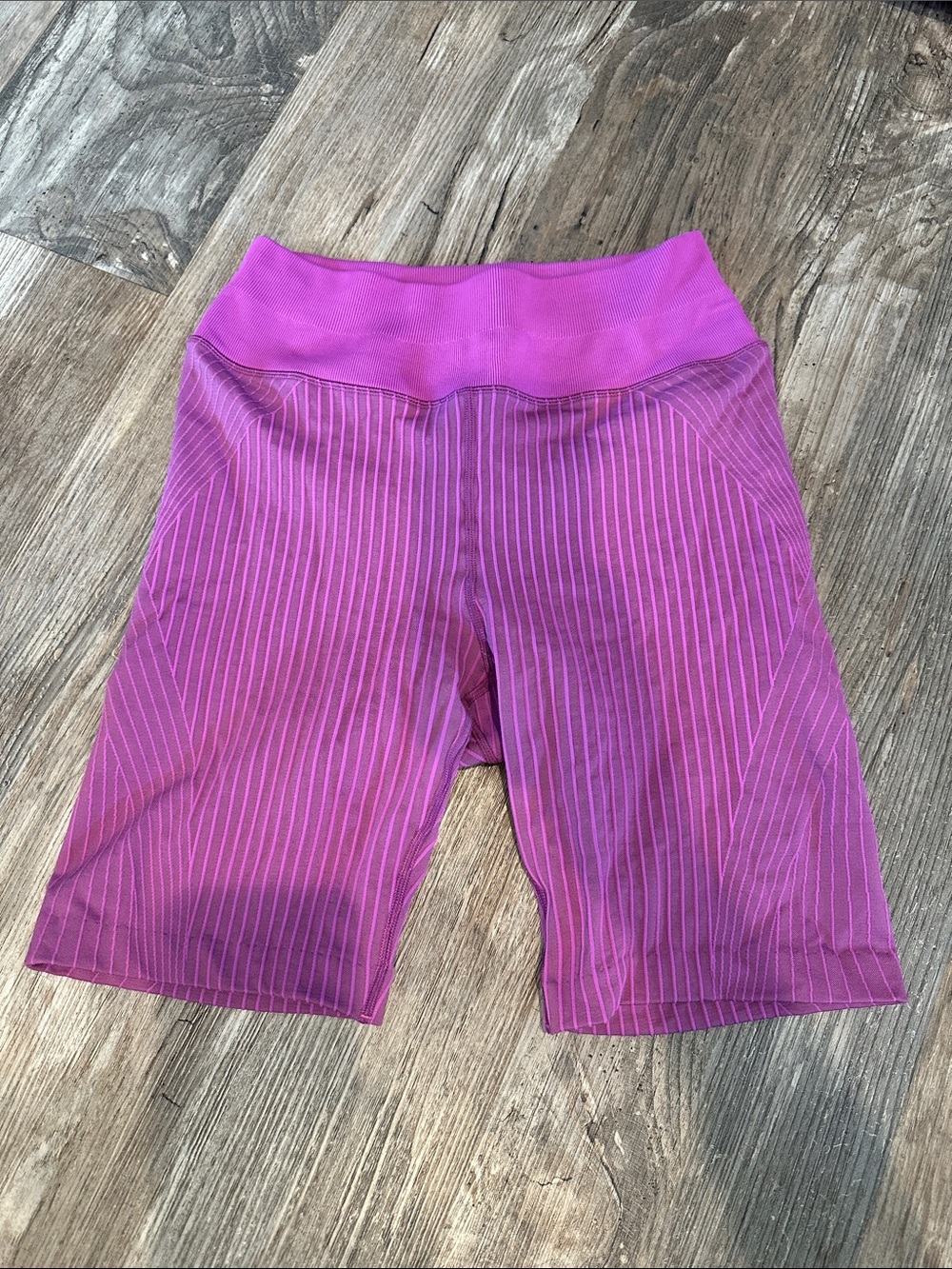 Lululemon Ebb to Street High-Rise Short 8"
Rib Map Vivid Plum / Vintage Plum